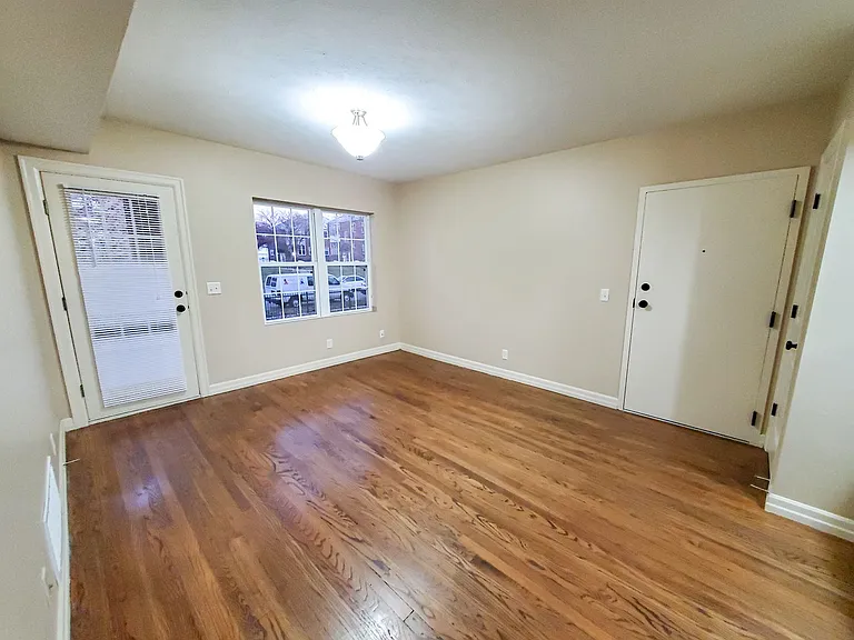 814 S 38th St — Photo 58