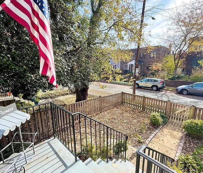 528 E Luray Ave — Photo 3