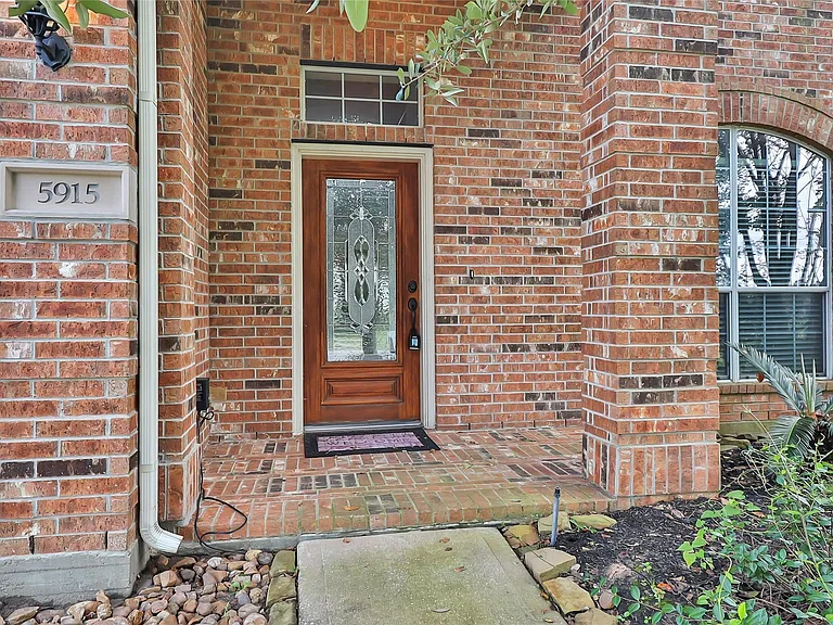 5915 Estonia Ct — Photo 3