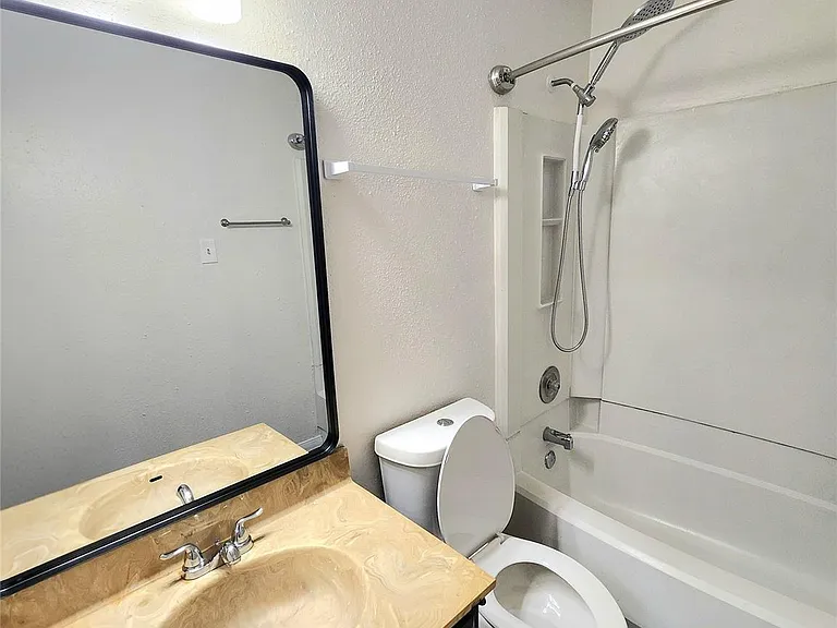 10047 Emerald Creek Dr — Photo 23