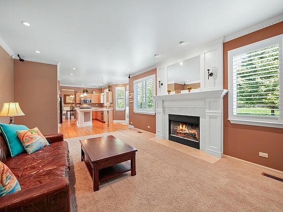 4th image of 644 Oakwood Ln