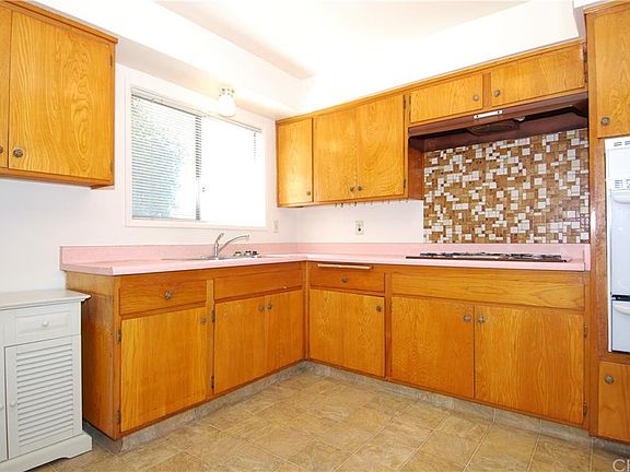 4th image of 11424 Renville St