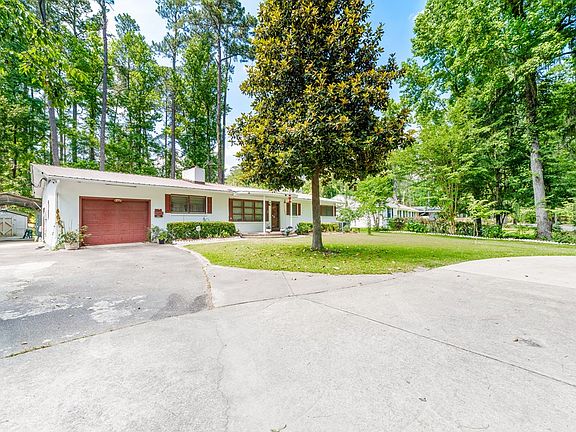3rd image of 310 Brookside Dr