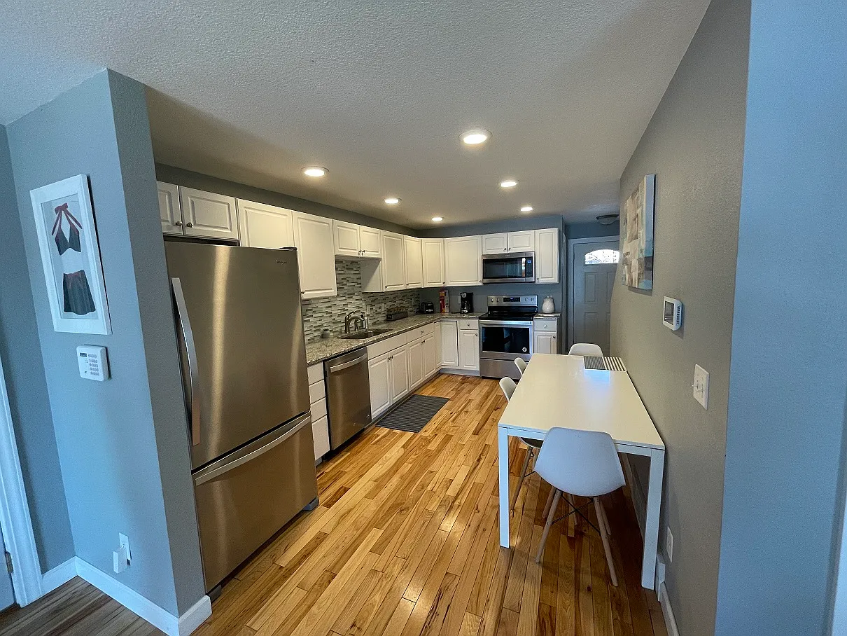 2 bed, 1220 sqft, $2,050 — Photo 4