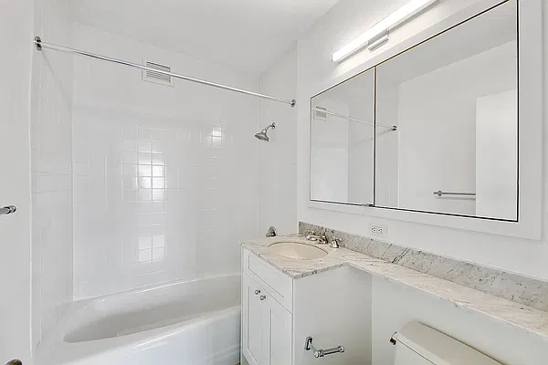 Bathroom, photo 2