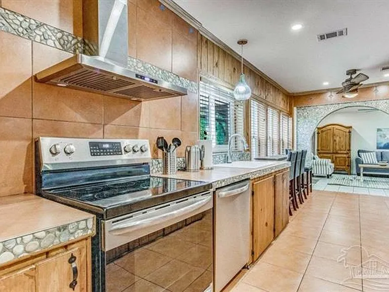 510 W Gregory St — Photo 7