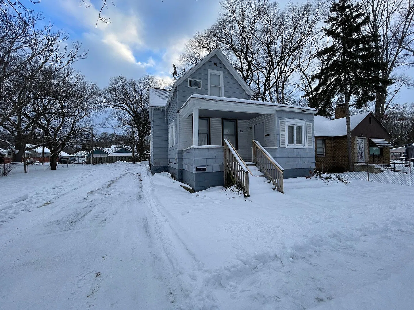 3 bed, 2.0 bath, 1100 sqft, $1,375 — Photo 1