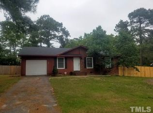 658 Azalea Dr, Spring Lake, NC 28390