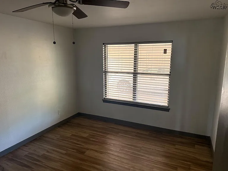 1715 Woodrow Ave — Photo 8