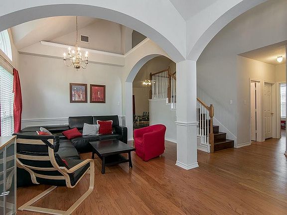 3rd image of 9409 Vista Cir