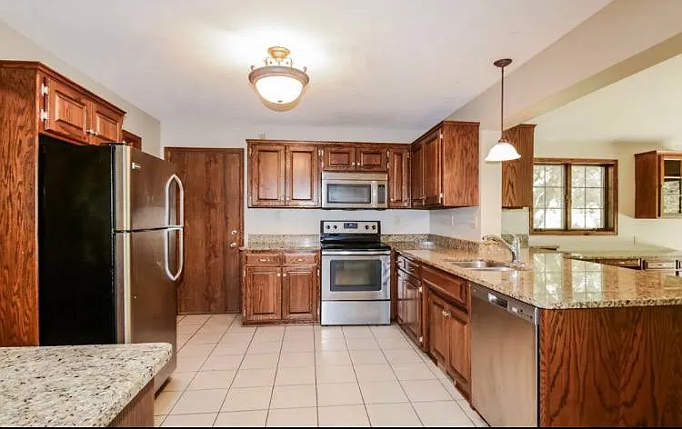 3024 Furness Ct N — Photo 6