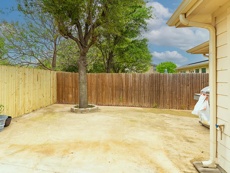 1906 Castaway Dr — Photo 31