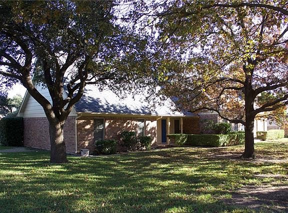 2nd image of 927 Thistle Green Ln