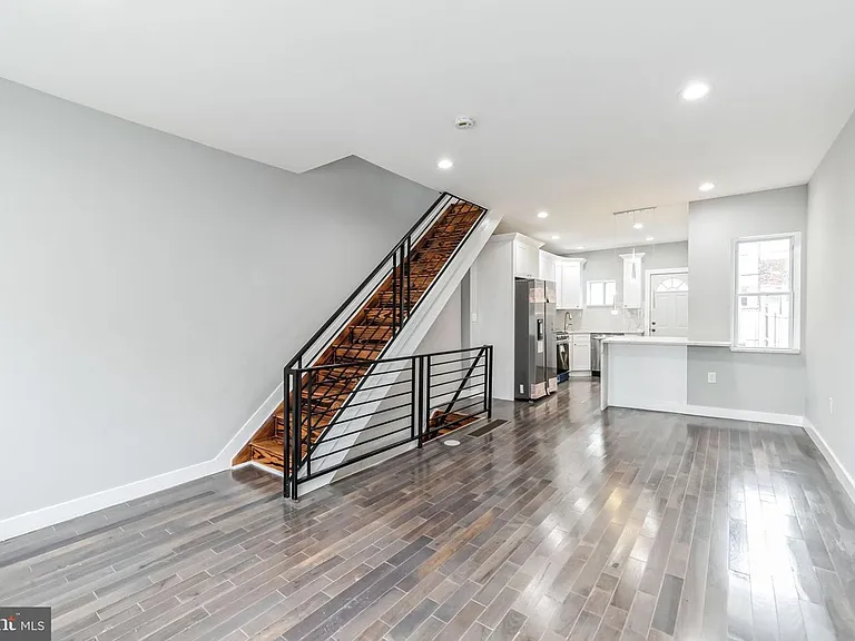 3414 Salmon St — Photo 4