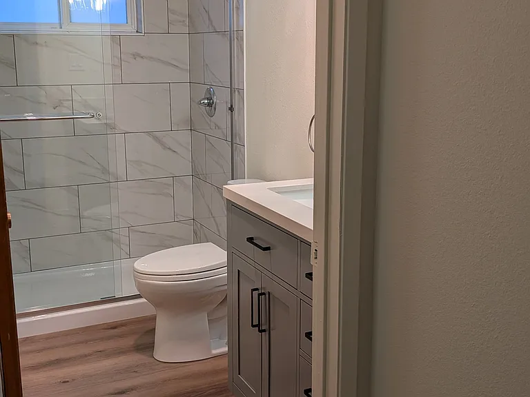 1037 Grand Ave #2 — Photo 3