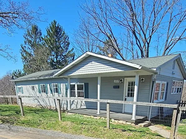 1319 Summers School Rd, Morgantown, WV 26508