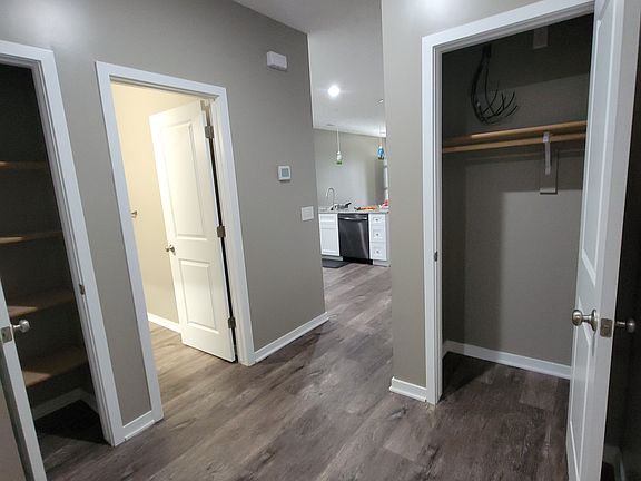4th image of 1124 Charleston St #1