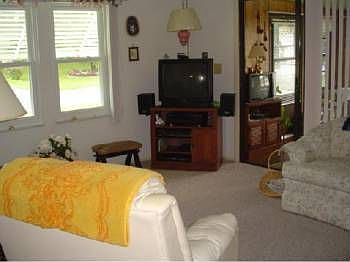 2nd image of 1529 E Schwartz Blvd
