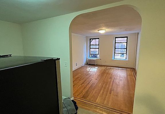 2nd image of 211 W 16th St #1A