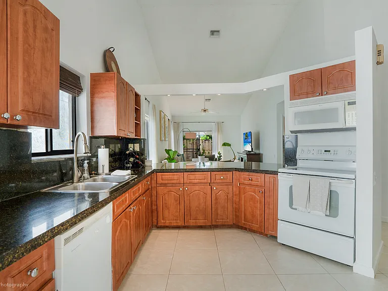 21712 Wapford Way — Photo 9