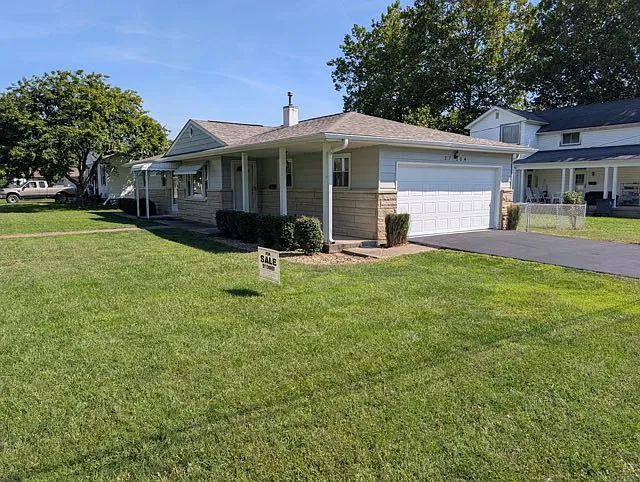 2 bed, 1.5 bath, 1032 sqft, $1,200 — Photo 2