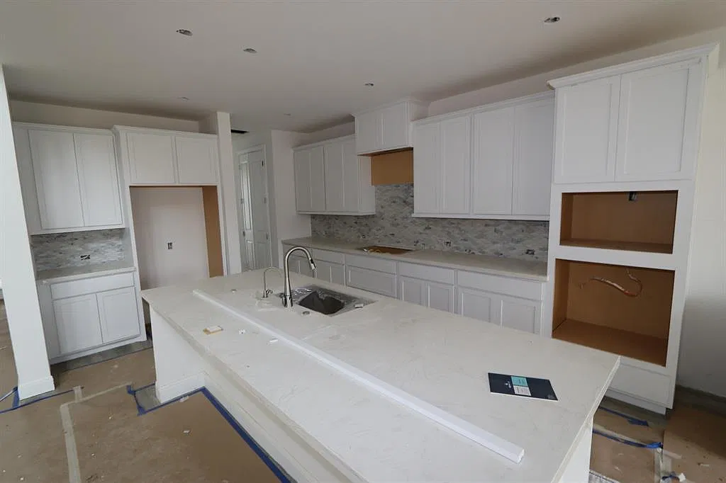 5 bed, 4.5 bath, 4289 sqft, $4,200 — Photo 3