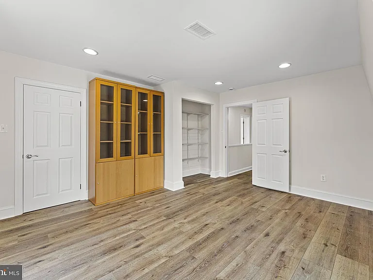 116 E King St — Photo 20