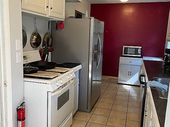 5th image of 1052 Kirk Dr SE