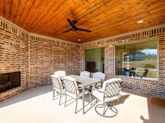 4th image of 102 Red Crest Cv