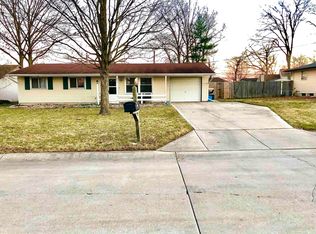 8212 Sunny Ln, Fort Wayne, IN 46835