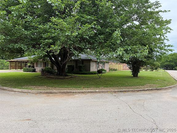 3rd image of 1303 Twin Lakes Dr
