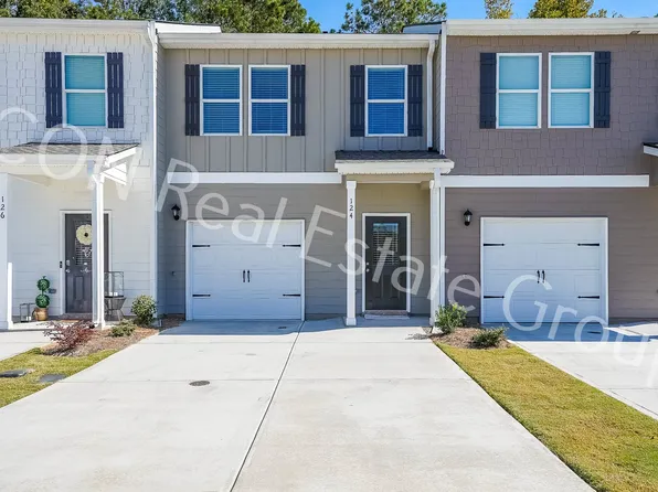 124 Village Green Dr, Adairsville, GA