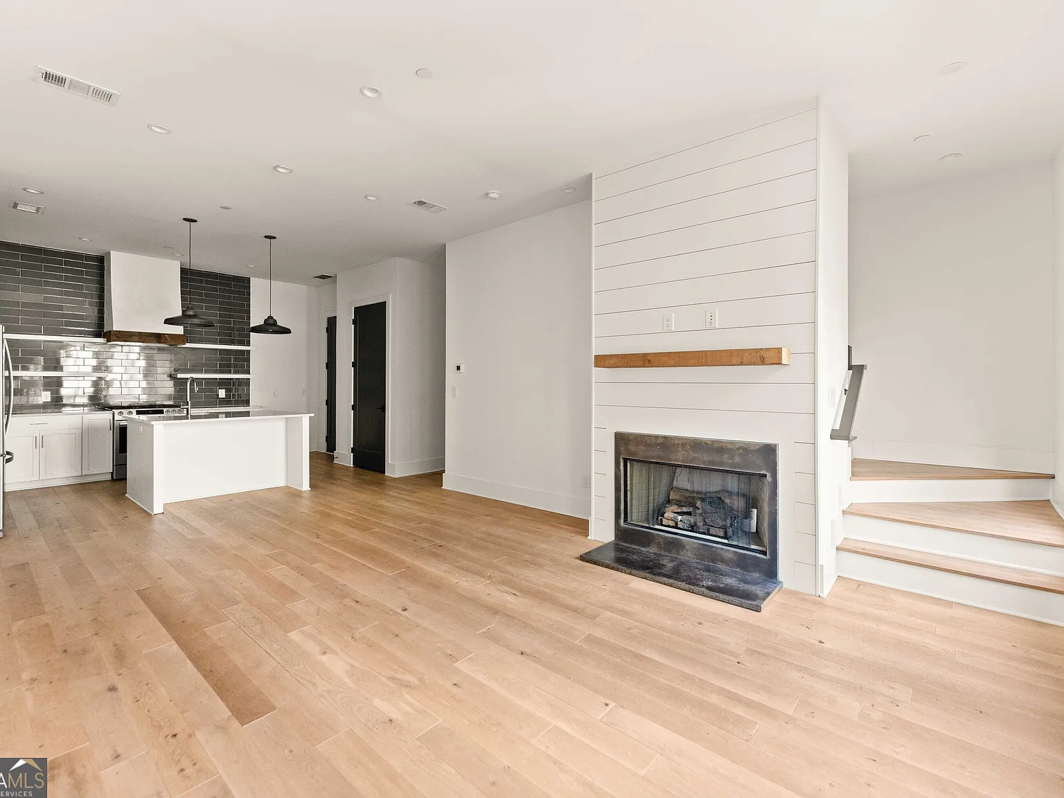 3 bed, 2.5 bath, 1848 sqft, $3,500 — Photo 4