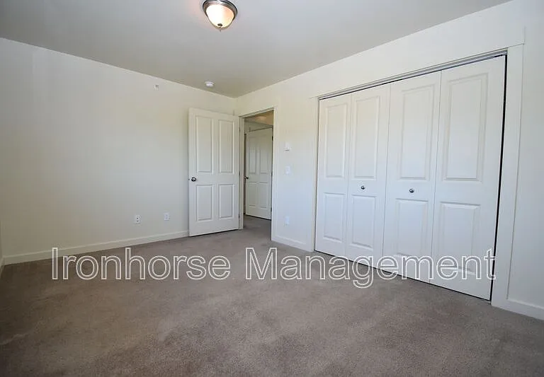 807 W Villard St #21 — Photo 17