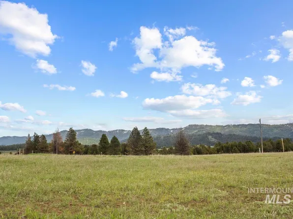 2 Garrett Ln, Cascade, ID 83611