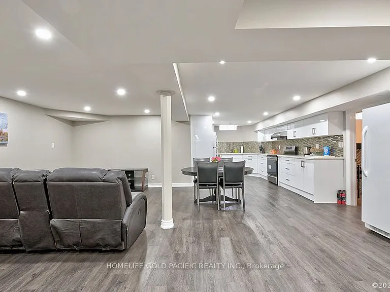 48 Havagal Cres — Photo 31