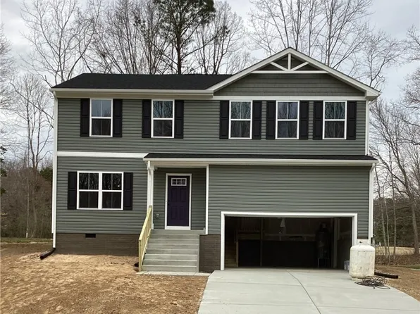 222 Highgate Dr, Hartfield, VA 23071