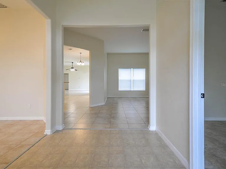 1607 Avondale Ridge Dr — Photo 2