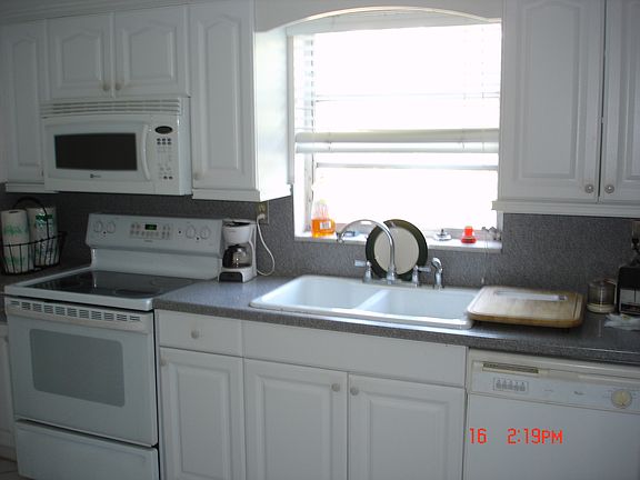 3rd image of 1020 94th St APT 203