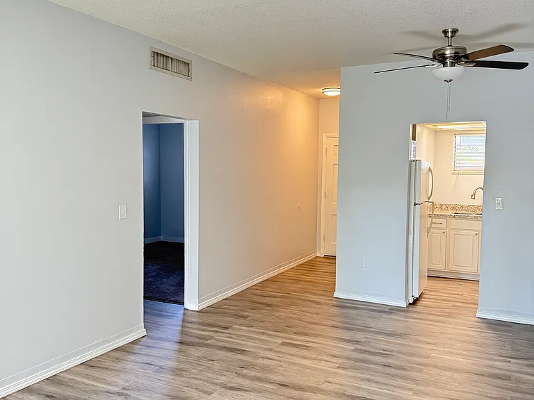 1014 E South St #3 — Photo 2