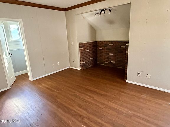 5th image of 425 Oakwood Ave