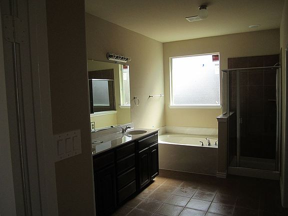 3rd image of 405 Parakeet Dr