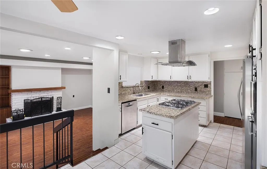 2 bed, 1815 sqft, $4,995 — Photo 2