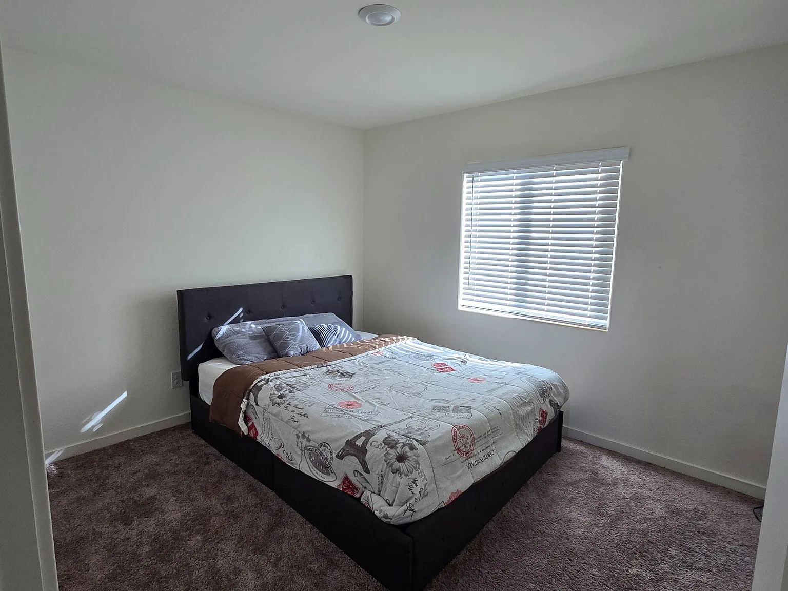4 bed, 2.0 bath, 2490 sqft, $979 — Photo 1