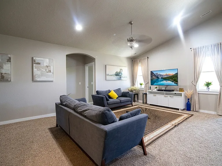 1835 SW Panorama Dr — Photo 3