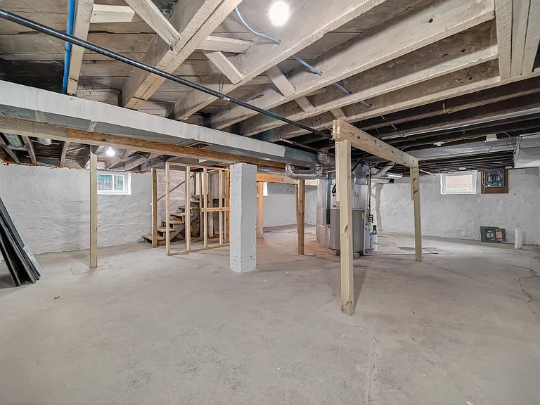 729 W 9th St — Photo 22