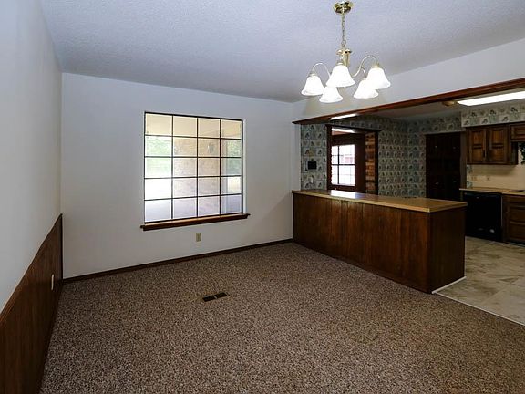 5th image of 1702 S Berkshire Dr