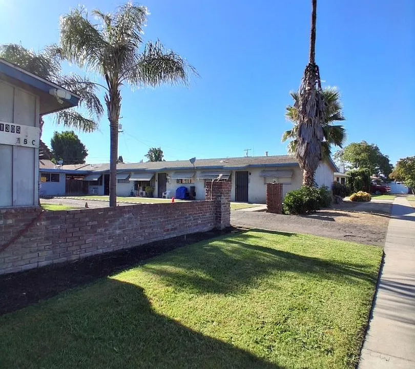 1315 N Garden