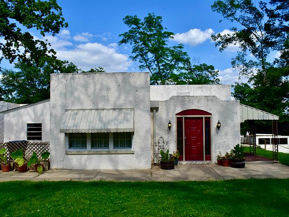 2nd image of 203 Waverly Wood Cir