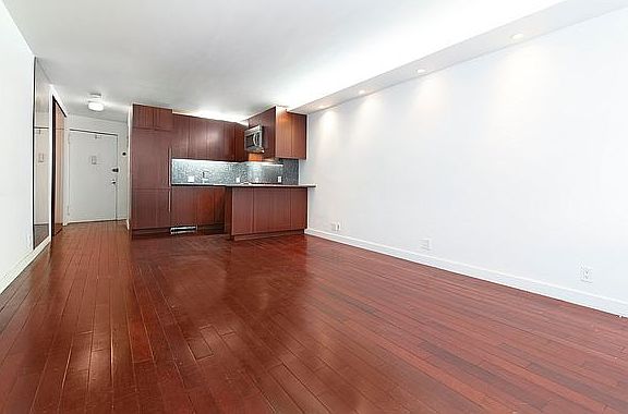 3rd image of 7 E 14th St APT 222